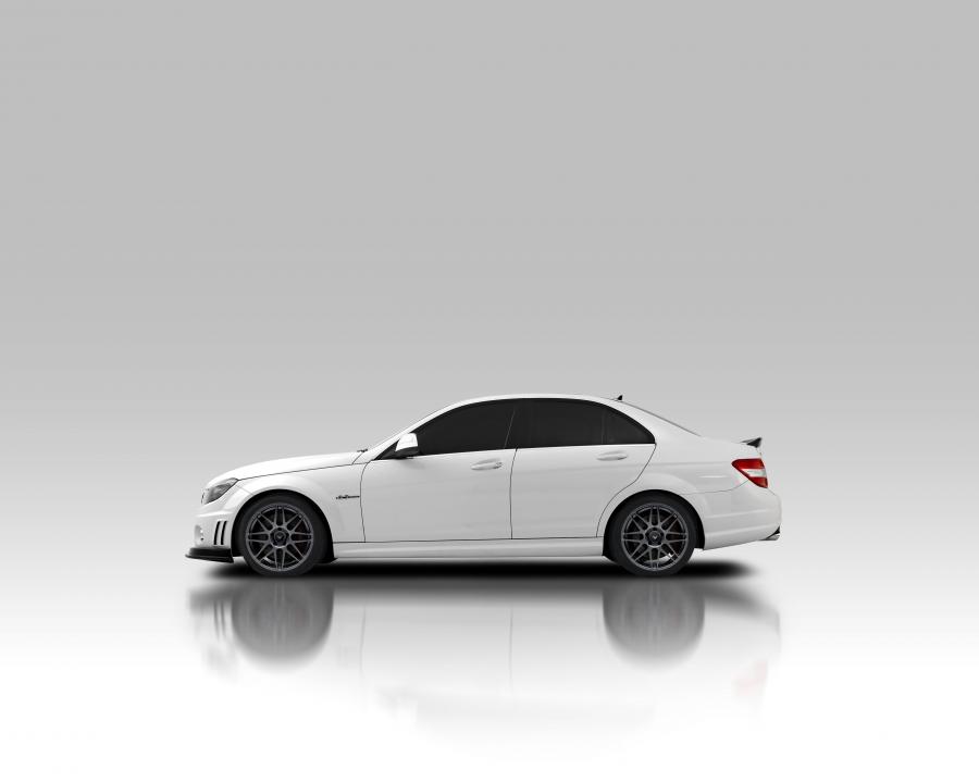  Mercedes-Benz C63 AMG by Vorsteiner 2010 года  (фото 20 из 27)